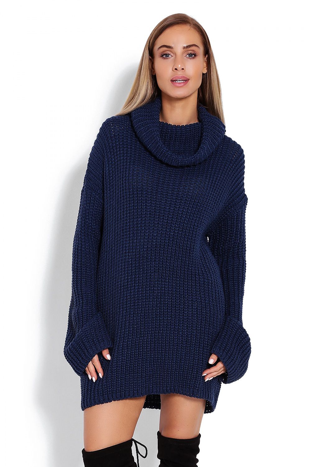 Cozy navy women’s pullover with chunky knit design.