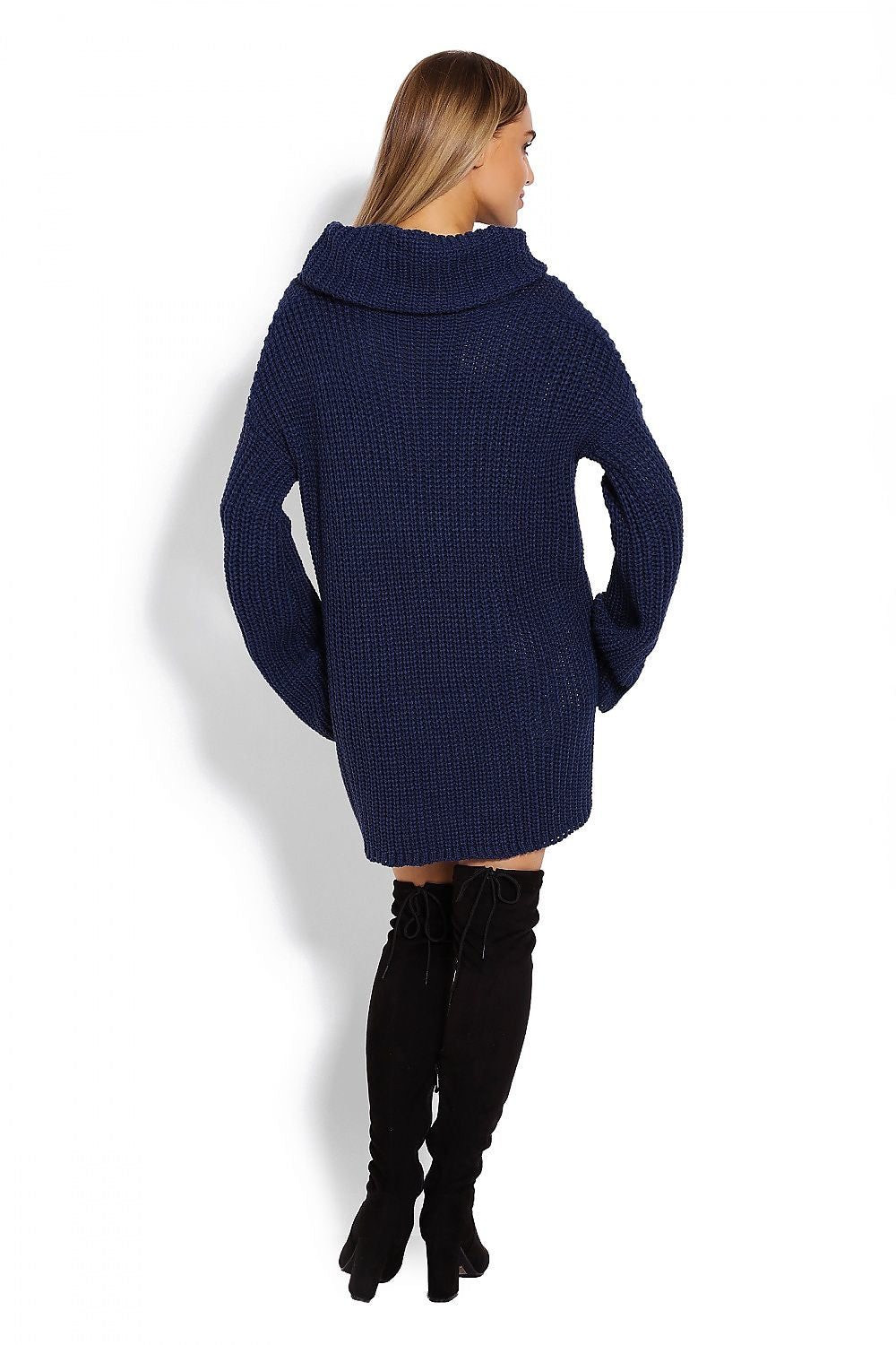 Elegant navy winter sweater with relaxed fit. 