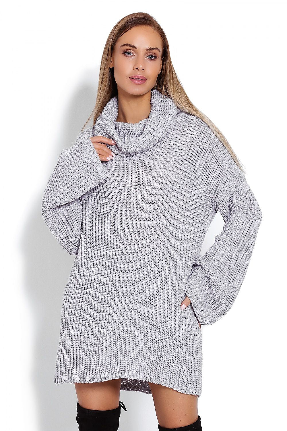  Grey thick-knit oversized turtleneck sweater with flared sleeves.