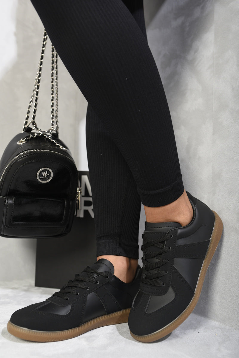Low Top Lace-Up Trainers