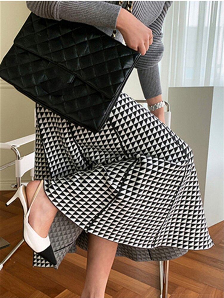 Elegant Long Knitted Check Skirt