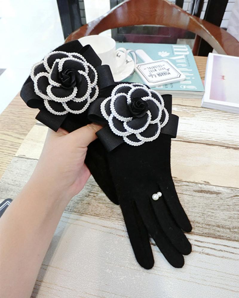 Camellia Cashmere Gloves With Bow & Pearls