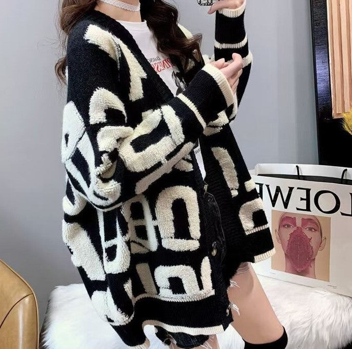 Loose-Fitting Cardigan With 3D Letters