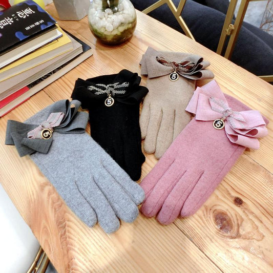 Cashmere Gloves With Layered Bow & Pendant