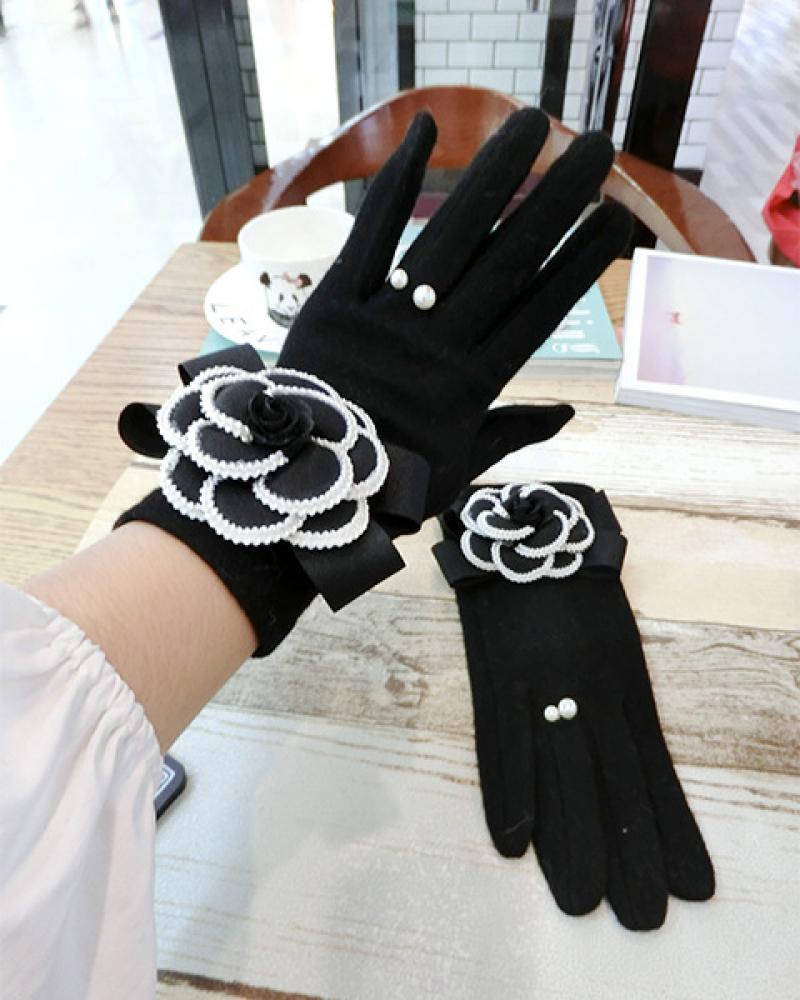 Camellia Cashmere Gloves With Bow & Pearls